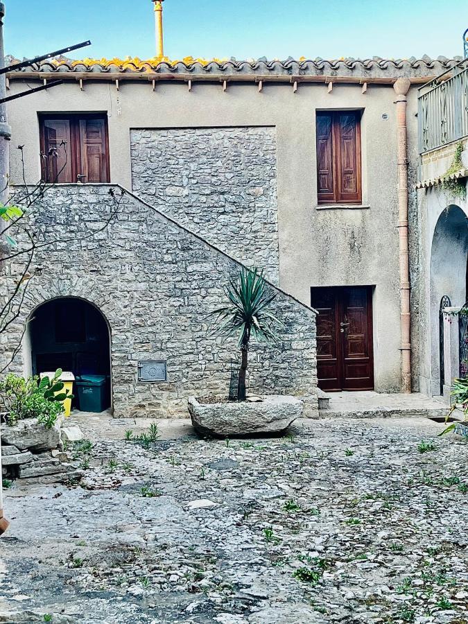 Appartement Cortile Padre Vincenzo à Erice Extérieur photo